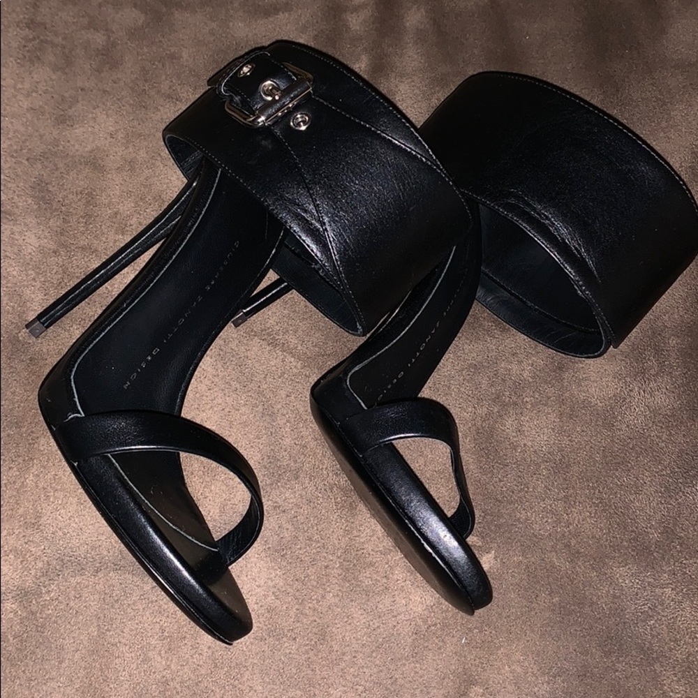 NEW IN BOX GIUSEPPE ZANOTTI ALIEN